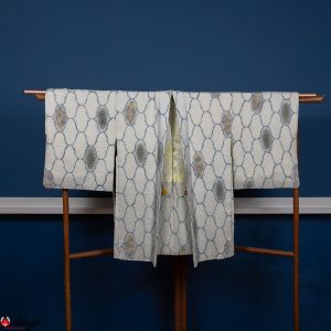 Haori da donna in seta “shibori” azzurra con motivo geometrico