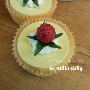 Petit four panna fragolina vaniglia