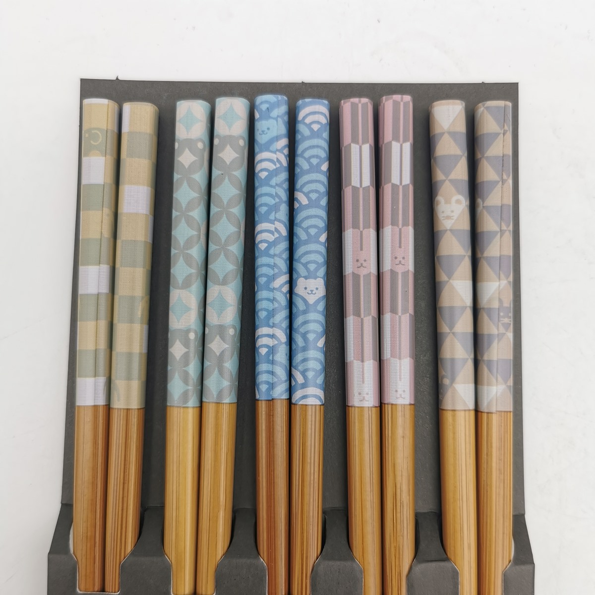 Set di 5 bacchette in legno con animali - immagine 2